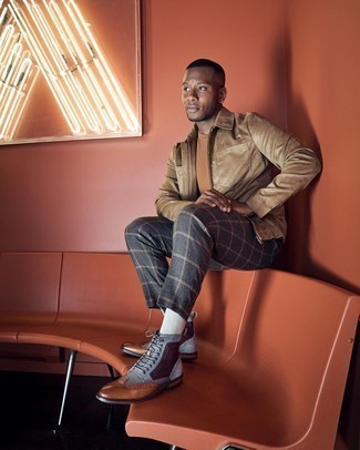 Какие ботинки броги носить с темно-серыми брюками чинос