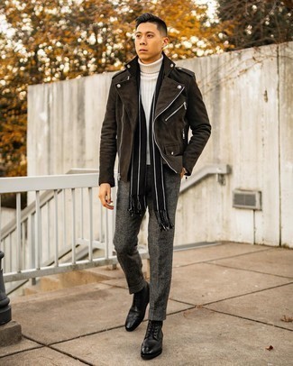 Какие ботинки броги носить с темно-серыми брюками чинос