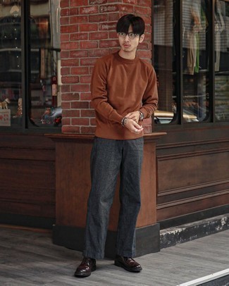 Какие броги носить с темно-серыми брюками чинос