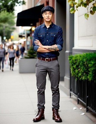 Какие повседневные ботинки носить с темно-серыми брюками чинос