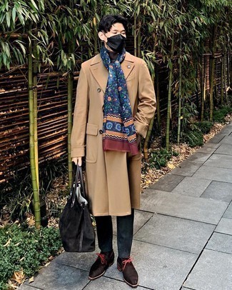 Какие ботинки дезерты носить с темно-серыми брюками чинос