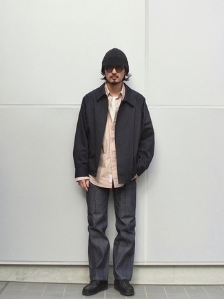 Какие ботинки дезерты носить с темно-серыми брюками чинос