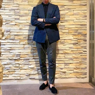 Какие двубортные пиджаки носить с темно-серыми брюками чинос