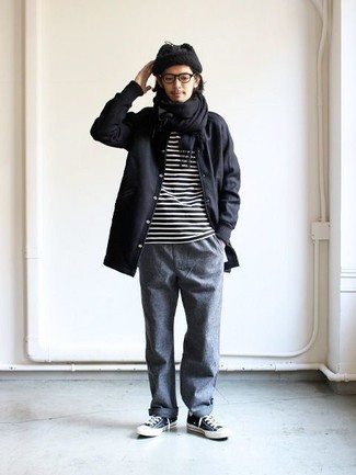 Какие дождевики носить с темно-серыми брюками чинос