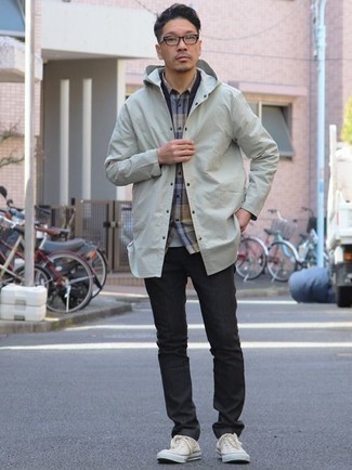 Какие дождевики носить с темно-серыми брюками чинос