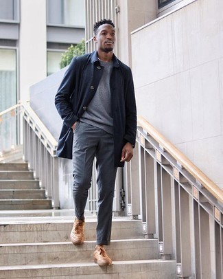 Какие дождевики носить с темно-серыми брюками чинос