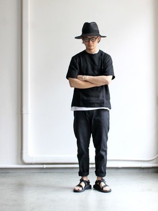 Какие сандалии носить с темно-серыми брюками чинос