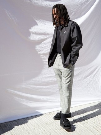 Какие сандалии носить с темно-серыми брюками чинос