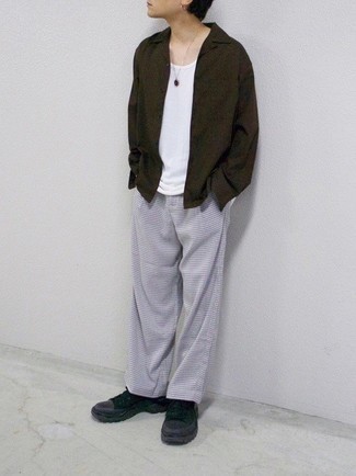 Какие майки носить с темно-серыми брюками чинос