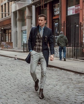 Какие жилеты носить с темно-серыми брюками чинос