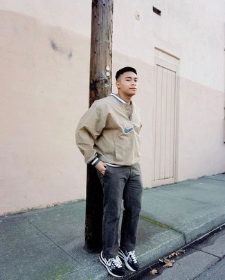 Какие ветровки носить с темно-серыми брюками чинос