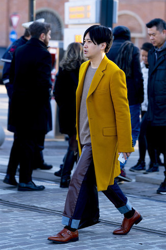 Какие монки с двумя ремешками носить с темно-серым свитером с круглым вырезом