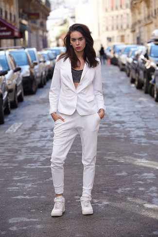 С чем носить темно-серый укороченный топ