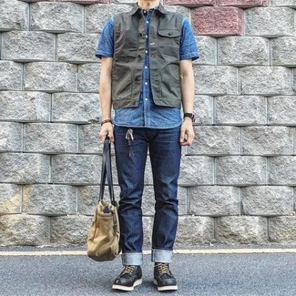С чем носить темно-серый джинсовый жилет мужчине