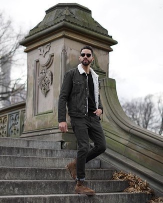 С чем носить темно-серую джинсовую куртку мужчине