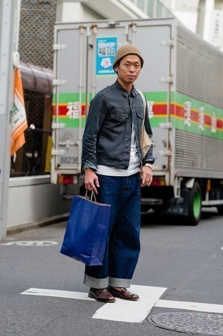 С чем носить темно-серую джинсовую куртку мужчине