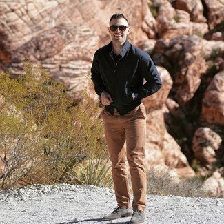 Какие бомберы носить с темно-серыми ботинками дезертами