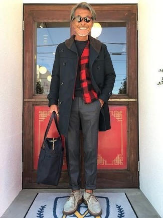 Какие длинные пальто носить с темно-серыми ботинками дезертами