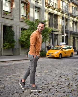 Какие водолазки носить с темно-серыми ботинками дезертами