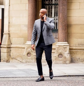 Какие брюки чинос носить с темно-серым двубортным пиджаком