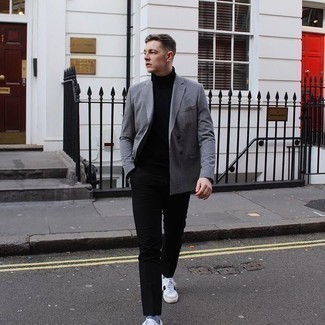 Какие брюки чинос носить с темно-серым двубортным пиджаком