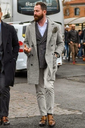 Какие монки с двумя ремешками носить с темно-серым двубортным пиджаком