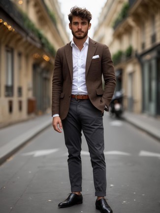 С чем носить темно-серые классические брюки мужчине