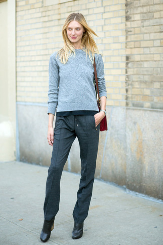 С чем носить темно-серые классические брюки женщине