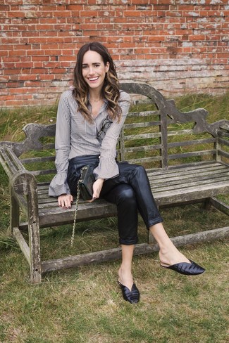 С чем носить темно-серую классическую рубашку женщине