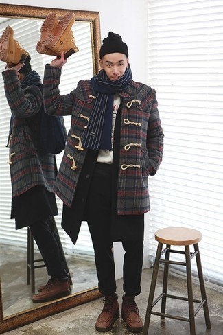 Какие брюки чинос носить с темно-серым дафлкотом