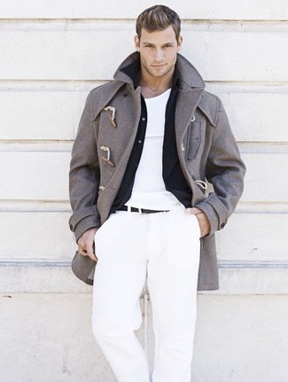 Какие брюки чинос носить с темно-серым дафлкотом