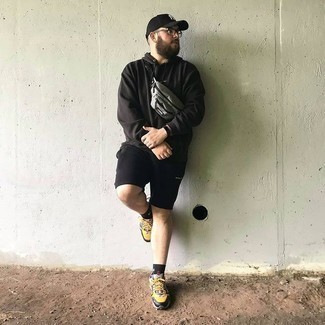 С чем носить темно-серую поясную сумку мужчине