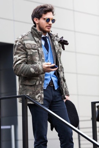 Какие джинсы носить с темно-серой полевой курткой