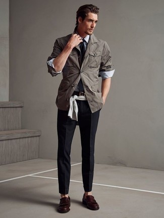 Какие лоферы носить с темно-серой полевой курткой