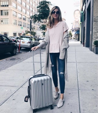 С чем носить темно-серые туфли на плоской подошве