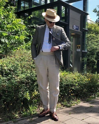 С чем носить темно-серый пиджак в мелкую клетку мужчине