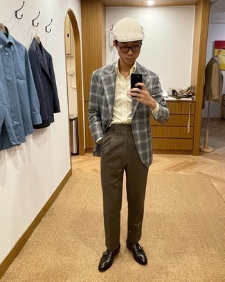 С чем носить темно-серый пиджак в мелкую клетку мужчине