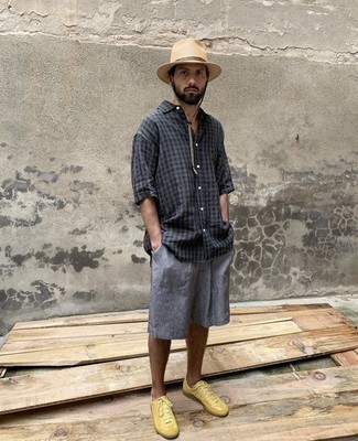 С чем носить темно-серую рубашку с длинным рукавом в мелкую клетку мужчине