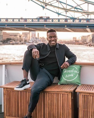 Какие водолазки носить с темно-серой курткой харрингтон