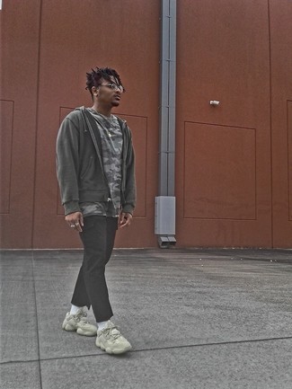 С чем носить темно-серый худи мужчине