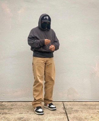 С чем носить темно-серый худи мужчине