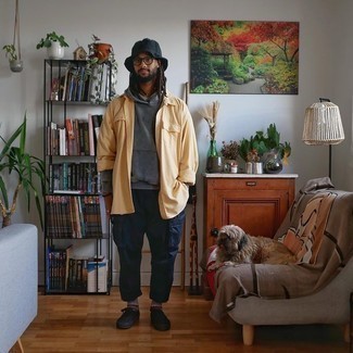 С чем носить темно-серый худи мужчине