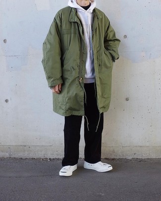 Какие дождевики носить с темно-серым худи мужчине