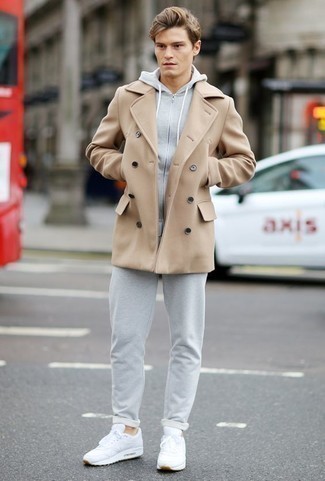 Какие спортивные штаны носить с темно-серым худи мужчине