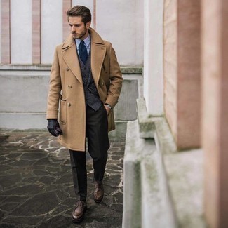 С чем носить темно-серый жилет с узором "гусиные лапки"