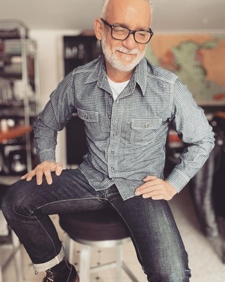 Какие повседневные ботинки носить с темно-серыми джинсами мужчине