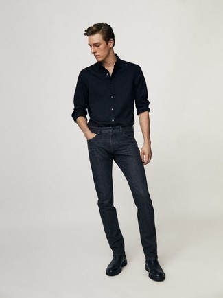 Какие ботинки челси носить с темно-серыми джинсами мужчине