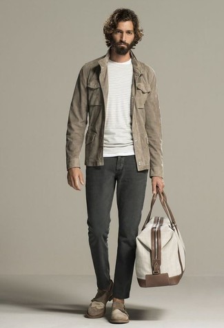 Какие полевые куртки носить с темно-серыми джинсами