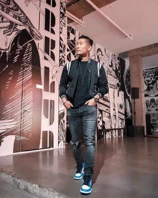 Какие высокие кеды носить с темно-серыми джинсами мужчине