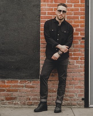 С чем носить темно-серые джинсы мужчине